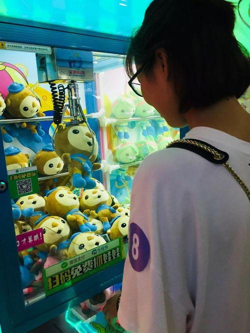吃瓜抓娃娃视频,趣味视频带你领略抓娃娃技巧与乐趣