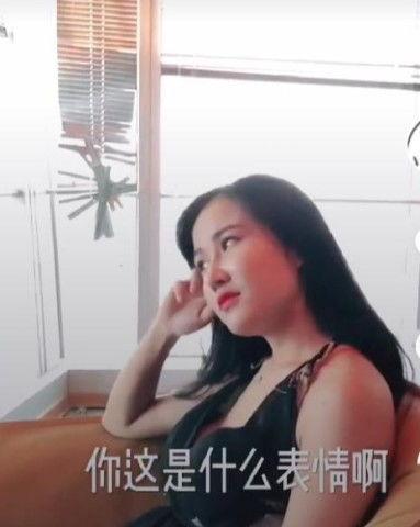 小姐姐吃刺角瓜视频,小姐姐挑战美味新食尚