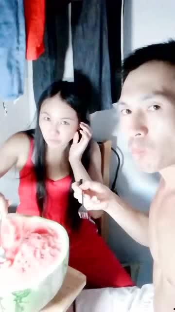 情侣吃瓜的视频在哪看,热门视频平台独家放送