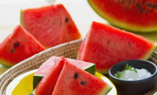 瓜友们吃西瓜视频大全,西瓜视频大全带你领略夏日清凉