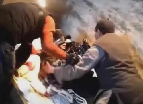 摄影师拍吃瓜视频,摄影师捕捉吃瓜瞬间