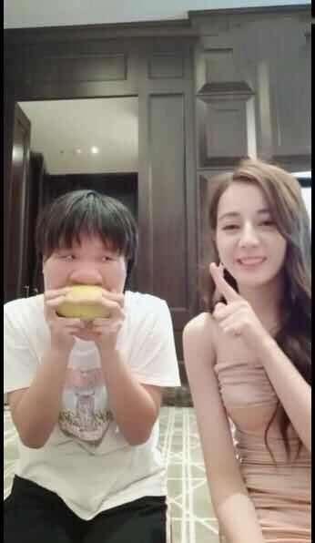 一口吃瓜搞笑视频在线观看,让你笑到肚子疼